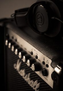 music-8559592_1280-221x320  