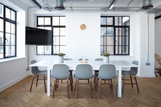 chairs-2181960_1280-320x213  